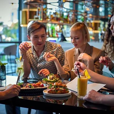 Crowne Plaza - - The Hub By Ihg 4*