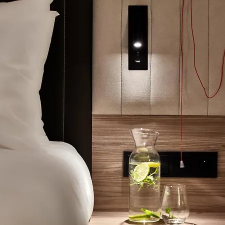 Crowne Plaza - - The Hub By Ihg