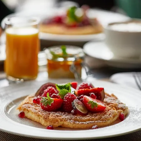 Crowne Plaza - - The Hub By Ihg 4*