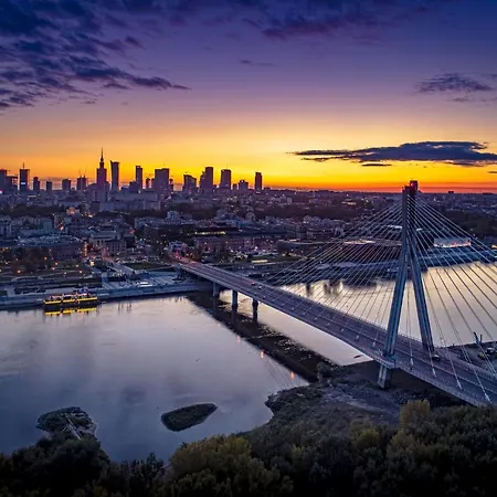 Crowne Plaza - - The Hub By Ihg 4*