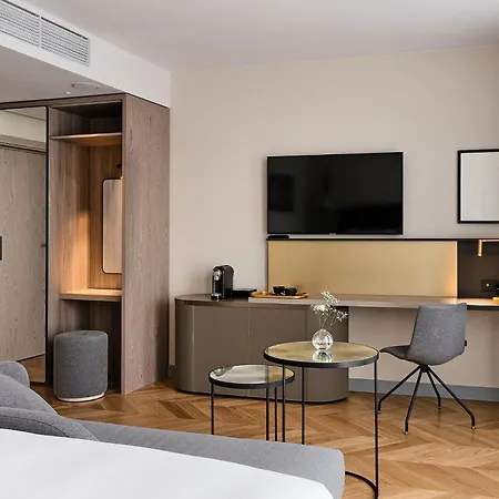 Crowne Plaza - - The Hub By Ihg Отель 4*