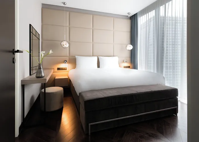 Crowne Plaza - - The Hub By Ihg Hotel 4*