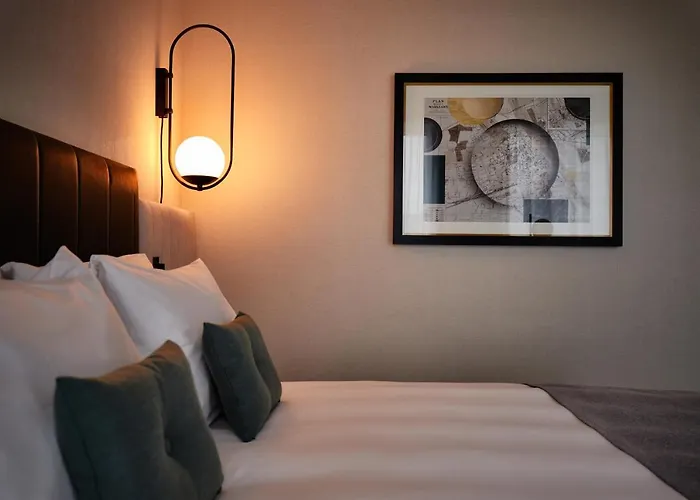 Crowne Plaza - - The Hub By Ihg 4*